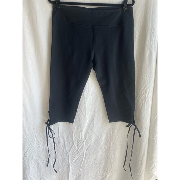 NWT Fabletics Black Gardenia Crop Legging - Size XL - Picture 2 of 8